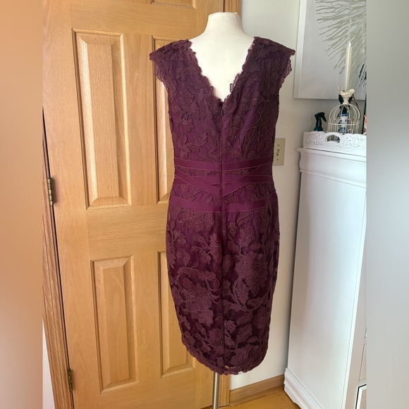 🤍Tadashi Shoji Purple Sheath Midi Dress V-Neck Sleeveless🤍 - Picture 3 of 9
